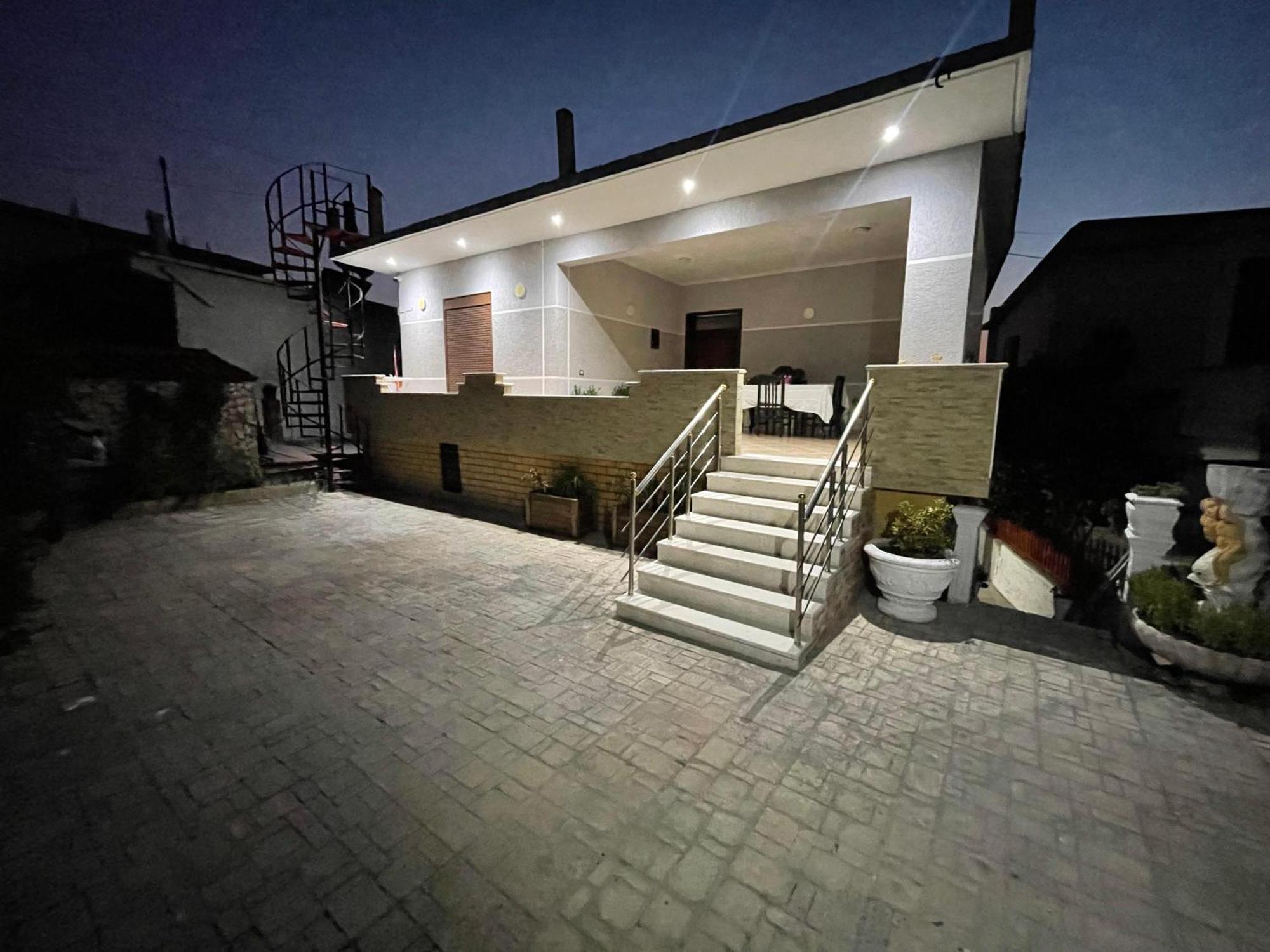 Anel'S Guesthouse Berat Exterior photo